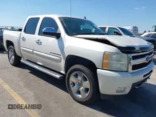 2011 Chevrolet Silverado 1500 LTZ z VIN 3GCPCTE0XBG152396, wystawiony jako IAAI lot #43308015 z przebiegiem 187 094 mil mil oraz . Historia ofert i sprzedaży dostępna na DreamBid. Obrazek 1.