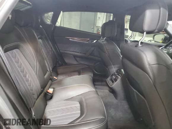 ✅ 2018 Maserati Quattroporte S Q4 GranLusso • VIN: ZAM56YRL5J1286578 • Lot: 61954625. Wystawiony na Copart z przebiegiem 16 481 mil. Bezpłatny archiwum sprzedaży aukcyjnych z USA i szczegółowy raport historii pojazdu na DreamBid. Zdjęcie 10.