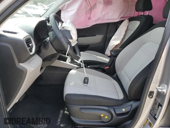 ✅ 2024 Hyundai Venue SEL • VIN: KMHRC8A3XRU313502 • Lot: 54353115. Listed on Copart with 14,053 mi. Free auction sales archive from the USA and detailed vehicle history report at DreamBid. Image 7.