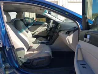 2016 Hyundai Sonata Sport z VIN 5NPE34AF2GH425045, wystawiony jako IAAI lot #43610513 z przebiegiem 115 687 mil mil oraz . Historia ofert i sprzedaży dostępna na DreamBid. Obrazek 5.