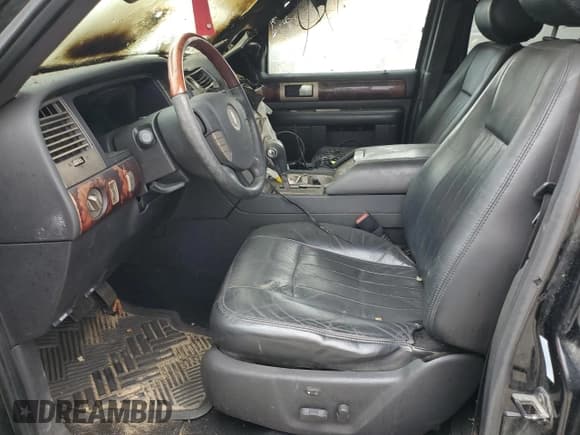 ✅ 2006 Lincoln Navigator Luxury • VIN: 5LMFU28556LJ26087 • Лот: 89682425. Опубликован ранее на Copart с пробегом Не указан. Бесплатный доступ к архиву аукционных продаж из США и подробный отчёт об истории автомобиля на DreamBid. Изображение 7.