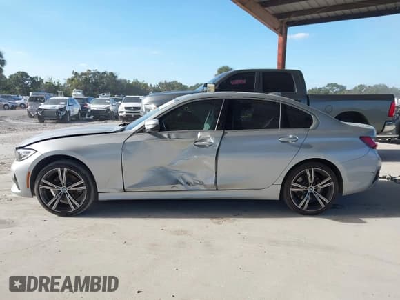 ✅ 2019 BMW 3 Series 330i • VIN: WBA5R1C54KAK11642 • Lot: 43623736. Listed on IAAI with 36,247 mi. Free auction sales archive from the USA and detailed vehicle history report at DreamBid. Image 15.