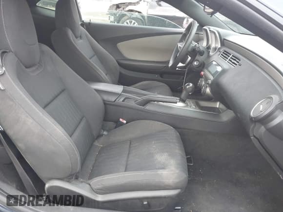 ✅ 2010 Chevrolet Camaro LS • VIN: 2G1FA1EV9A9192312 • Lot: 42358641. Wystawiony na IAAI z przebiegiem Nie podano. Bezpłatny archiwum sprzedaży aukcyjnych z USA i szczegółowy raport historii pojazdu na DreamBid. Zdjęcie 5.