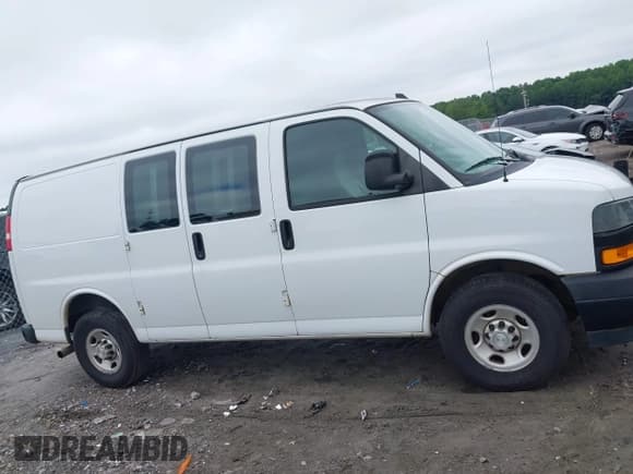 ✅ 2018 Chevrolet Express Cargo • VIN: 1GCWGAFP1J1343797 • Lot: 42868599. Listed on IAAI with 317,176 mi. Free auction sales archive from the USA and detailed vehicle history report at DreamBid. Image 13.
