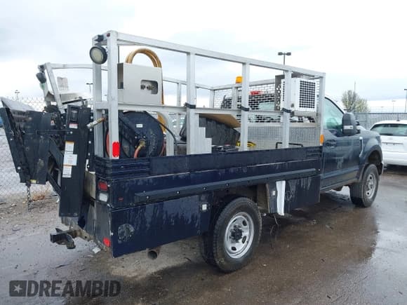 ✅ 2022 Ford F-250 XL • VIN: 1FDBF2B65NEE21187 • Lot: 41921169. Wystawiony na IAAI z przebiegiem 57 394 mil. Bezpłatny archiwum sprzedaży aukcyjnych z USA i szczegółowy raport historii pojazdu na DreamBid. Zdjęcie 4.