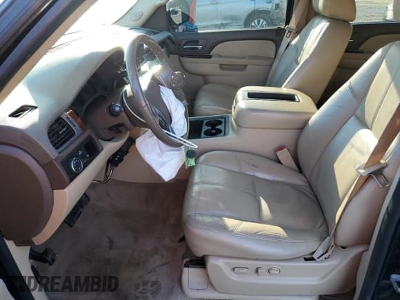 ✅ 2010 GMC Yukon XL SLT • VIN: 1GKUCKE07AR194766 • Lot: 47039155. Wystawiony na Copart z przebiegiem 184 915 mil. Bezpłatny archiwum sprzedaży aukcyjnych z USA i szczegółowy raport historii pojazdu na DreamBid. Zdjęcie 7.