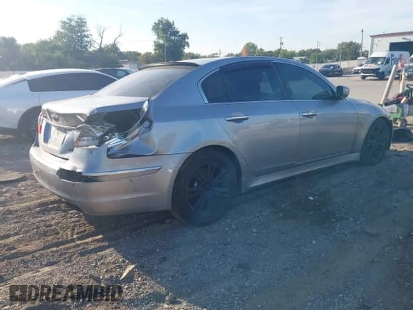 2012 Hyundai Genesis 4.6L with VIN KMHGC4DF5CU207343, listed as a IAAI auction lot 43236334 with 77,533 mi miles and . Bid and sale history available at DreamBid. Image 4.