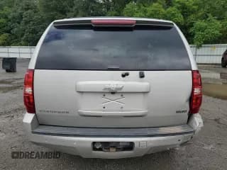 ✅ 2008 Chevrolet Suburban LTZ • VIN: 3GNFK16398G150750 • Lot: 70668964. Wystawiony na Copart z przebiegiem 281 440 mil. Bezpłatny archiwum sprzedaży aukcyjnych z USA i szczegółowy raport historii pojazdu na DreamBid. Zdjęcie 6.