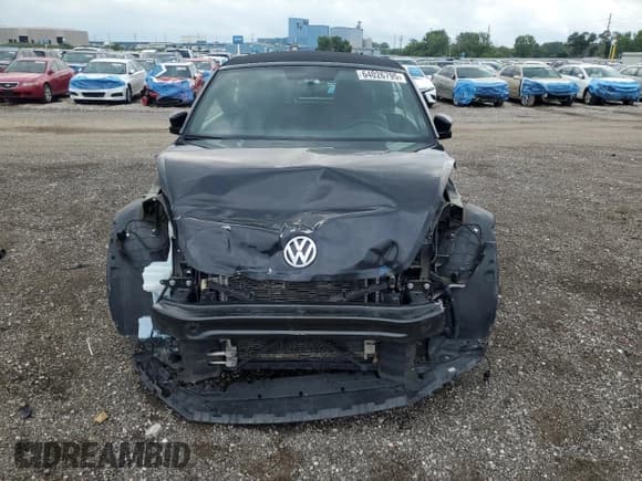 ✅ 2019 Volkswagen Beetle S • VIN: 3VW5DAAT3KM506332 • Lot: 64026795. Wystawiony na Copart z przebiegiem 44 132 mil. Bezpłatny archiwum sprzedaży aukcyjnych z USA i szczegółowy raport historii pojazdu na DreamBid. Zdjęcie 5.