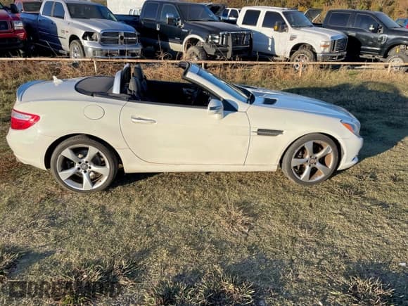 ✅ 2012 Mercedes-Benz SLK 350 • VIN: WDDPK5HA1CF038430 • Лот: 92593535. Опубликован ранее на Copart с пробегом 109 411 миль. Бесплатный доступ к архиву аукционных продаж из США и подробный отчёт об истории автомобиля на DreamBid. Изображение 12.