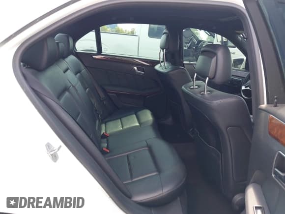 ✅ 2013 Mercedes-Benz E 350 Luxury • VIN: WDDHF5KBXDA701678 • Лот: 43138383. Опубликован ранее на IAAI с пробегом 88 001 миль. Бесплатный доступ к архиву аукционных продаж из США и подробный отчёт об истории автомобиля на DreamBid. Изображение 8.