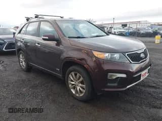 ✅ 2011 Kia Sorento SX • VIN: 5XYKWDA26BG097071 • Lot: 43669462. Wystawiony na IAAI z przebiegiem 177 979 mil. Bezpłatny archiwum sprzedaży aukcyjnych z USA i szczegółowy raport historii pojazdu na DreamBid. Zdjęcie 1.