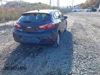 ✅ 2017 Chevrolet Cruze LT • VIN: 3G1BE6SM6HS531133 • Lot: 43536755. Wystawiony na IAAI z przebiegiem 60 613 mil. Bezpłatny archiwum sprzedaży aukcyjnych z USA i szczegółowy raport historii pojazdu na DreamBid. Zdjęcie 4.
