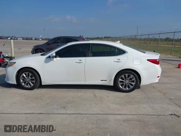 ✅ 2014 Lexus ES 300h • VIN: JTHBW1GG4E2041404 • Lot: 43501965. Listed on IAAI with 185,402 mi. Free auction sales archive from the USA and detailed vehicle history report at DreamBid. Image 14.