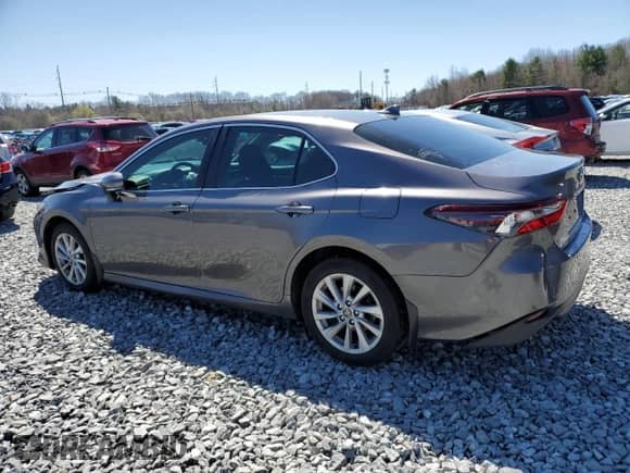 2021 Toyota Camry LE z VIN 4T1C11BK7MU037734, wystawiony jako Copart lot #52341645 z przebiegiem 92 679 mil mil oraz Szkoda całkowita • Salvage title. Historia ofert i sprzedaży dostępna na DreamBid. Obrazek 2.