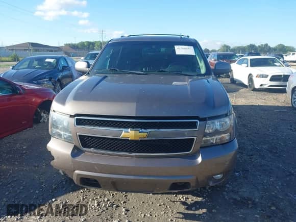 2014 Chevrolet Suburban LT z VIN 1GNSKJE76ER214080, wystawiony jako IAAI lot #42766041 z przebiegiem 204 832 mil mil oraz . Historia ofert i sprzedaży dostępna na DreamBid. Obrazek 12.