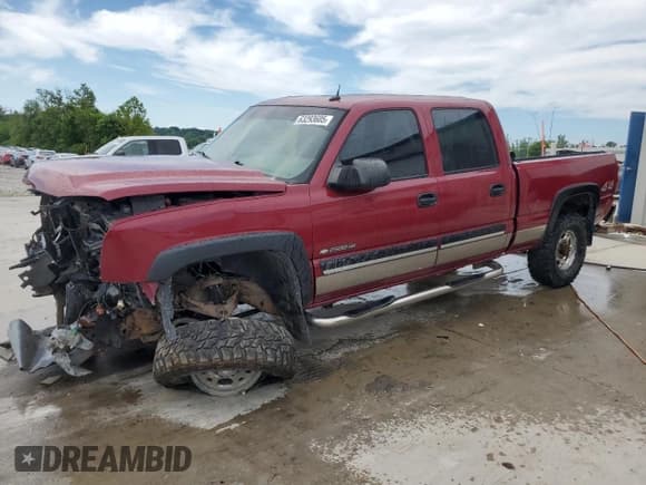 ✅ 2005 Chevrolet Silverado 2500HD LS • VIN: 1GCHK23U25F895728 • Lot: 63293605. Wystawiony na Copart z przebiegiem 215 179 mil. Bezpłatny archiwum sprzedaży aukcyjnych z USA i szczegółowy raport historii pojazdu na DreamBid. Zdjęcie 1.