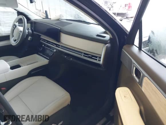 2025 Hyundai Santa Fe Calligraphy с VIN 5NMP5DGL7SH087714, выставлен на аукционе IAAI как лот 41147477 с пробегом 80 миль миль и . История ставок и продаж доступна на DreamBid. Изображение 5.