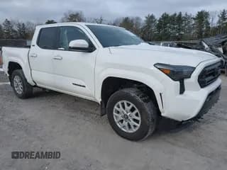 ✅ 2024 Toyota Tacoma SR5 • VIN: 3TYLB5JN4RT031054 • Lot: 41235589. Wystawiony na IAAI z przebiegiem 7 613 mil. Bezpłatny archiwum sprzedaży aukcyjnych z USA i szczegółowy raport historii pojazdu na DreamBid. Zdjęcie 1.