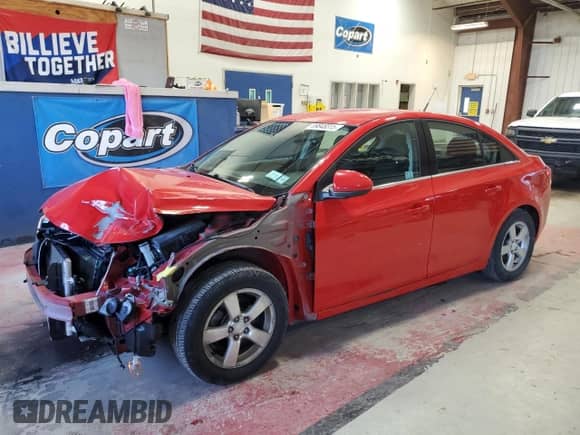 2014 Chevrolet Cruze 1LT z VIN 1G1PC5SB0E7301330, wystawiony jako Copart lot #89848315 z przebiegiem 33 098 mil mil oraz Szkoda całkowita • Salvage title. Historia ofert i sprzedaży dostępna na DreamBid. Obrazek 1.
