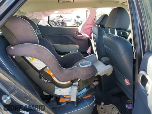 ✅ 2022 Hyundai Venue SEL • VIN: KMHRC8A34NU152462 • Lot: 77553634. Listed on Copart with 45,571 mi. Free auction sales archive from the USA and detailed vehicle history report at DreamBid. Image 10.