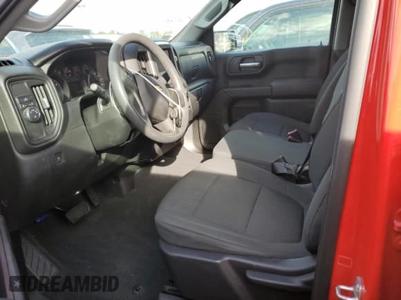 ✅ 2020 Chevrolet Silverado 1500 Custom • VIN: 1GCRWBEF9LZ194252 • Lot: 74852424. Wystawiony na Copart z przebiegiem Nie podano. Bezpłatny archiwum sprzedaży aukcyjnych z USA i szczegółowy raport historii pojazdu na DreamBid. Zdjęcie 7.