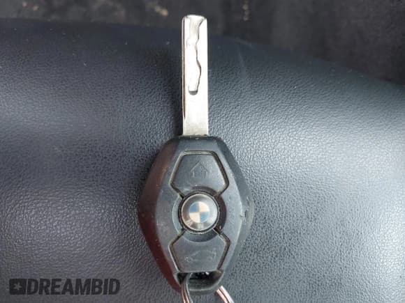 ✅ 2004 BMW 3 Series 325i • VIN: WBAET37484NJ83466 • Lot: 42409512. Listed on IAAI with 98,955 mi. Free auction sales archive from the USA and detailed vehicle history report at DreamBid. Image 11.