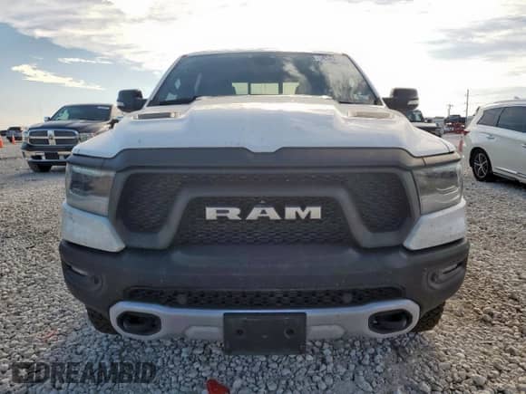 2020 Ram 1500 Rebel z VIN 1C6SRFLM1LN231228, wystawiony jako Copart lot #58342265 z przebiegiem 133 097 mil mil oraz Czysty tytuł • Clean title. Historia ofert i sprzedaży dostępna na DreamBid. Obrazek 5.