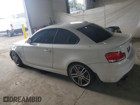 ✅ 2011 BMW 1 Series 135i • VIN: WBAUC9C58BVM09922 • Lot: 67760635. Wystawiony na Copart z przebiegiem Nie podano. Bezpłatny archiwum sprzedaży aukcyjnych z USA i szczegółowy raport historii pojazdu na DreamBid. Zdjęcie 2.