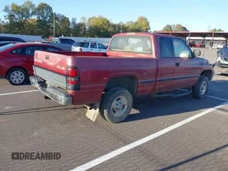 ✅ 1998 Dodge 1500 • VIN: 3B7HF13YXWG185302 • Lot: 43592328. Wystawiony na IAAI z przebiegiem Nie podano. Bezpłatny archiwum sprzedaży aukcyjnych z USA i szczegółowy raport historii pojazdu na DreamBid. Zdjęcie 4.