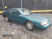 ✅ 1997 Ford Thunderbird LX • VIN: 1FALP6245VH171563 • Лот: 81970734. Опубликован ранее на Copart с пробегом 67 304 миль. Бесплатный доступ к архиву аукционных продаж из США и подробный отчёт об истории автомобиля на DreamBid. Изображение 4.