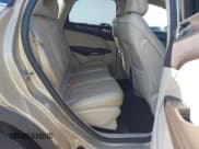 ✅ 2017 Lincoln MKC Reserve • VIN: 5LMCJ3C94HUL02474 • Lot: 43416290. Wystawiony na IAAI z przebiegiem 81 497 mil. Bezpłatny archiwum sprzedaży aukcyjnych z USA i szczegółowy raport historii pojazdu na DreamBid. Zdjęcie 8.