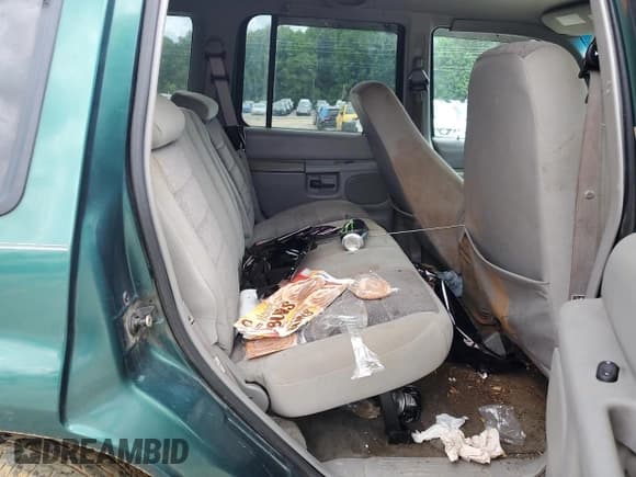 ✅ 1999 Ford Explorer XLT • VIN: 1FMZU32E7XUC57161 • Lot: 58804815. Wystawiony na Copart z przebiegiem 171 355 mil. Bezpłatny archiwum sprzedaży aukcyjnych z USA i szczegółowy raport historii pojazdu na DreamBid. Zdjęcie 11.