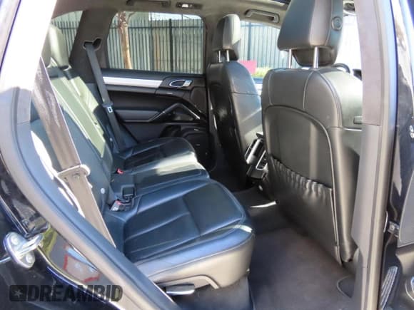 ✅ 2013 Porsche Cayenne GTS • VIN: WP1AD2A2XDLA75120 • Lot: 82167995. Wystawiony na Copart z przebiegiem 100 519 mil. Bezpłatny archiwum sprzedaży aukcyjnych z USA i szczegółowy raport historii pojazdu na DreamBid. Zdjęcie 6.