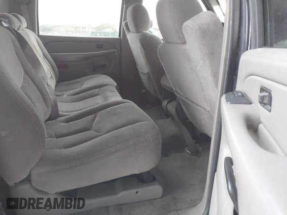 ✅ 2004 Chevrolet Suburban LT • VIN: 1GNEC16Z34J133058 • Лот: 41200786. Опубликован ранее на IAAI с пробегом 254 131 миль. Бесплатный доступ к архиву аукционных продаж из США и подробный отчёт об истории автомобиля на DreamBid. Изображение 8.