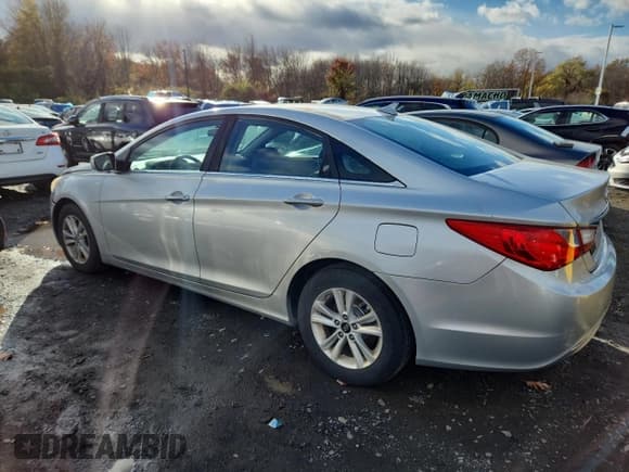✅ 2011 Hyundai Sonata GLS • VIN: 5NPEB4AC2BH218334 • Lot: 90239205. Listed on Copart with 116,456 mi. Free auction sales archive from the USA and detailed vehicle history report at DreamBid. Image 2.