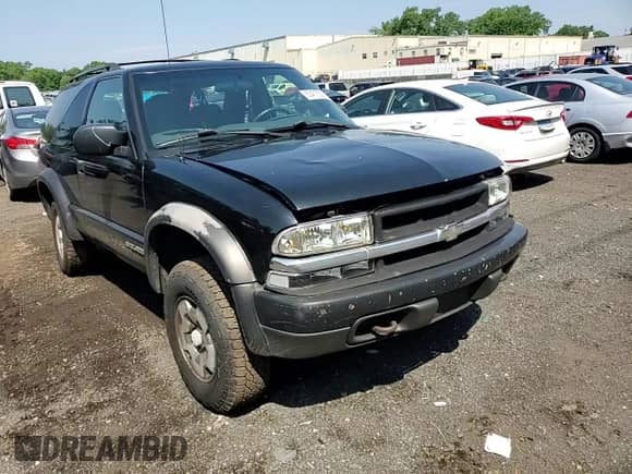 2003 Chevrolet Blazer LS z VIN 1GNCT18XX3K171656, wystawiony jako Copart lot #68950285 z przebiegiem 530 330 mil mil oraz Nie do naprawy • Non repairable. Historia ofert i sprzedaży dostępna na DreamBid. Obrazek 14.
