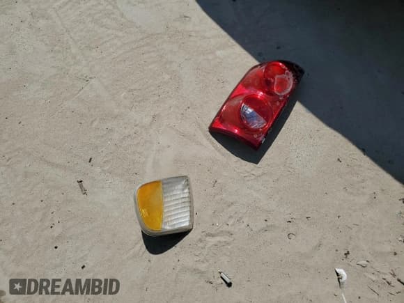 ✅ 1998 Ford F-150 XL • VIN: 1FTZX0764WKB07398 • Lot: 68892384. Wystawiony na Copart z przebiegiem 197 840 mil. Bezpłatny archiwum sprzedaży aukcyjnych z USA i szczegółowy raport historii pojazdu na DreamBid. Zdjęcie 12.