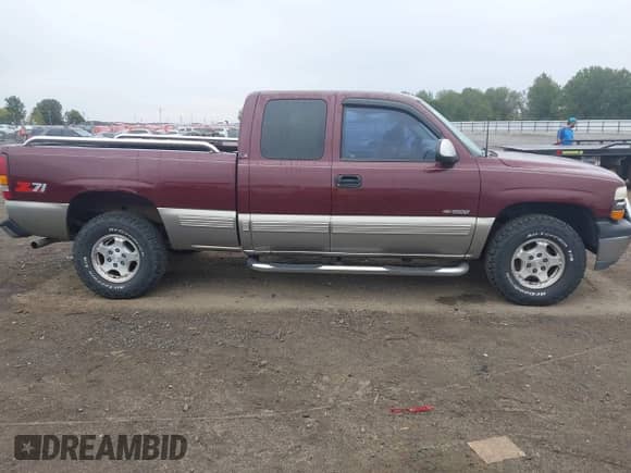 1999 Chevrolet Silverado 1500 LS z VIN 1GCEK19T8XE231163, wystawiony jako IAAI lot #43513149 z przebiegiem 204 007 mil mil oraz . Historia ofert i sprzedaży dostępna na DreamBid. Obrazek 13.
