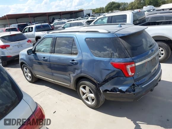 ✅ 2018 Ford Explorer XLT • VIN: 1FM5K7D85JGB08272 • Lot: 43386379. Wystawiony na IAAI z przebiegiem 118 601 mil. Bezpłatny archiwum sprzedaży aukcyjnych z USA i szczegółowy raport historii pojazdu na DreamBid. Zdjęcie 15.