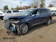 ✅ 2024 Buick Enclave Essence • VIN: 5GAEVAKW7RJ108834 • Lot: 55072515. Wystawiony na Copart z przebiegiem 19 483 mil. Bezpłatny archiwum sprzedaży aukcyjnych z USA i szczegółowy raport historii pojazdu na DreamBid. Zdjęcie 1.