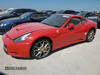 ✅ 2014 Ferrari California • VIN: ZFF65TJA2E0201735 • Lot: 75178054. Wystawiony na Copart z przebiegiem Nie podano. Bezpłatny archiwum sprzedaży aukcyjnych z USA i szczegółowy raport historii pojazdu na DreamBid. Zdjęcie 1.