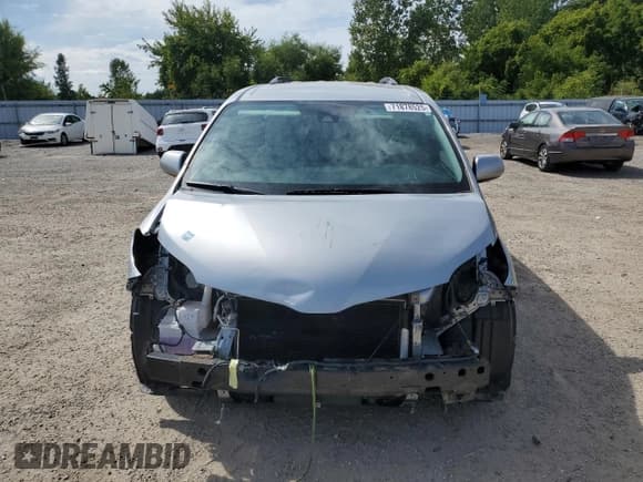 ✅ 2018 Toyota Sienna LE • VIN: 5TDKZ3DC0JS947073 • Lot: 71878525. Listed on Copart with 91,322 mi. Free auction sales archive from the USA and detailed vehicle history report at DreamBid. Image 5.