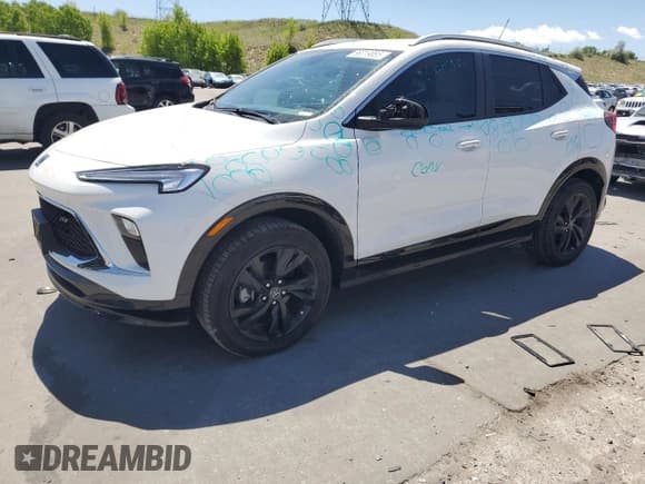 ✅ 2024 Buick Encore GX Sport Touring • VIN: KL4AMESL8RB217675 • Lot: 58019085. Wystawiony na Copart z przebiegiem 4 783 mil. Bezpłatny archiwum sprzedaży aukcyjnych z USA i szczegółowy raport historii pojazdu na DreamBid. Zdjęcie 1.