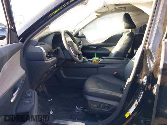 ✅ 2024 Toyota Highlander XLE • VIN: 5TDAAAB52RS003735 • Лот: 42373845. Опубликован ранее на IAAI с пробегом 12 569 миль. Бесплатный доступ к архиву аукционных продаж из США и подробный отчёт об истории автомобиля на DreamBid. Изображение 5.