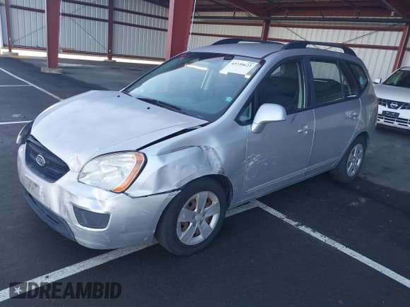 ✅ 2009 Kia Rondo LX • VIN: KNAFG528897261500 • Lot: 43739623. Wystawiony na IAAI z przebiegiem 221 385 mil. Bezpłatny archiwum sprzedaży aukcyjnych z USA i szczegółowy raport historii pojazdu na DreamBid. Zdjęcie 2.