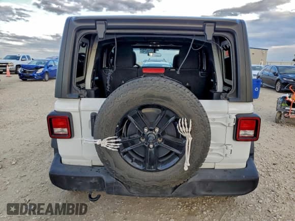 ✅ 2021 Jeep Wrangler Unlimited Sport S • VIN: 1C4HJXDN9MW647790 • Лот: 93259745. Опубликован ранее на Copart с пробегом 43 265 миль. Бесплатный доступ к архиву аукционных продаж из США и подробный отчёт об истории автомобиля на DreamBid. Изображение 6.