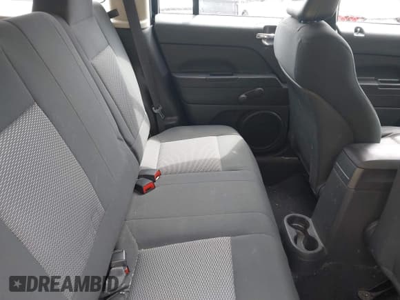 ✅ 2009 Jeep Patriot Sport • VIN: 1J4FF28B89D207956 • Lot: 43074273. Listed on IAAI with 98,775 mi. Free auction sales archive from the USA and detailed vehicle history report at DreamBid. Image 8.