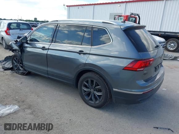 ✅ 2022 Volkswagen Tiguan SE • VIN: 3VV2B7AX7NM125459 • Лот: 43043601. Опубликован ранее на IAAI с пробегом 58 638 миль. Бесплатный доступ к архиву аукционных продаж из США и подробный отчёт об истории автомобиля на DreamBid. Изображение 3.