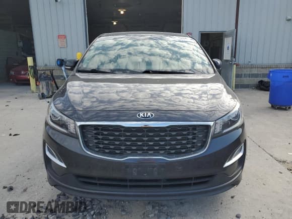 ✅ 2020 Kia Sedona LX • VIN: KNDMB5C16L6623556 • Lot: 86810895. Wystawiony na Copart z przebiegiem 97 015 mil. Bezpłatny archiwum sprzedaży aukcyjnych z USA i szczegółowy raport historii pojazdu na DreamBid. Zdjęcie 5.